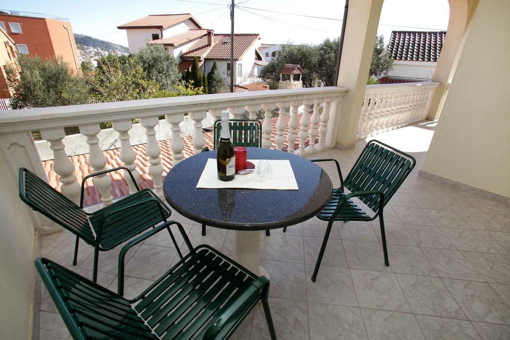 Apartments Villa Macola Trogir Luaran gambar